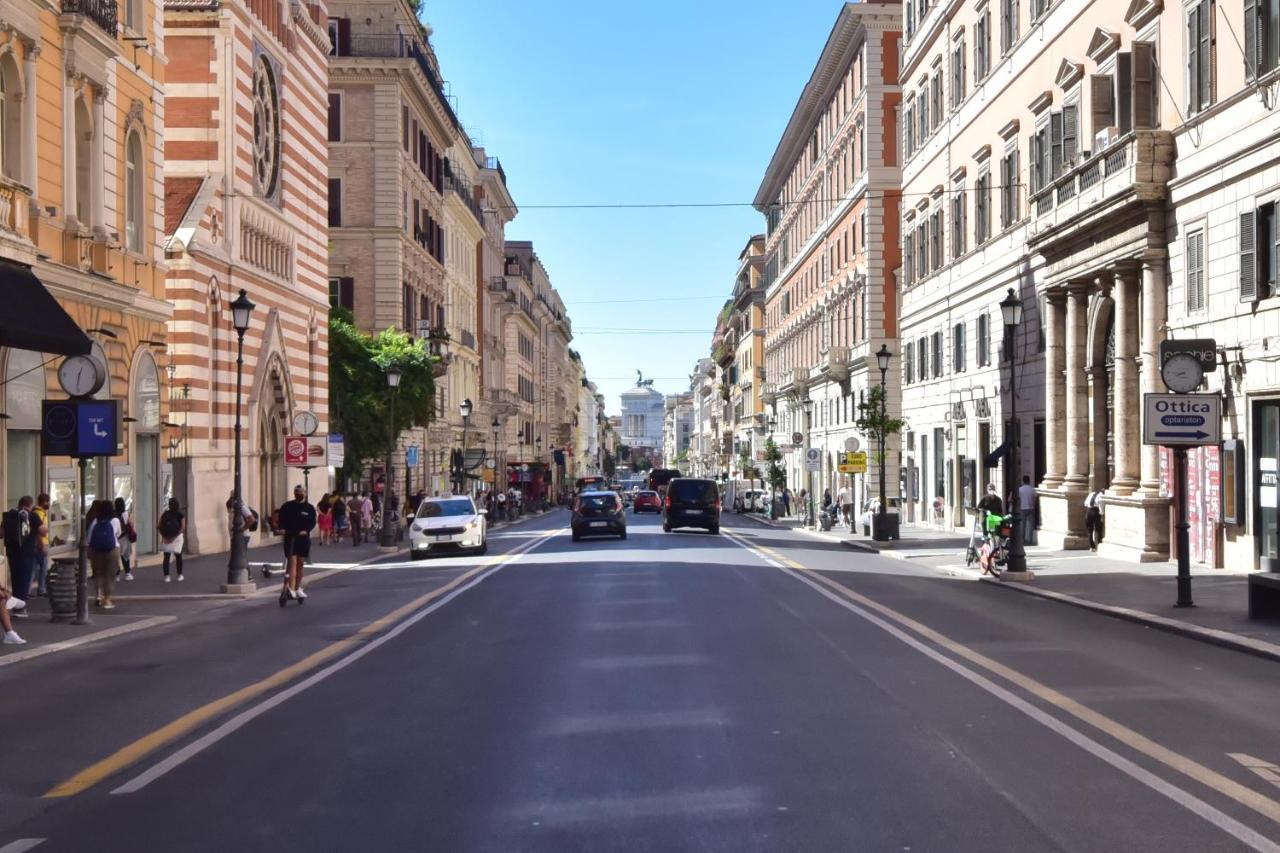 Sacconi Palace Suite Roma Bagian luar foto