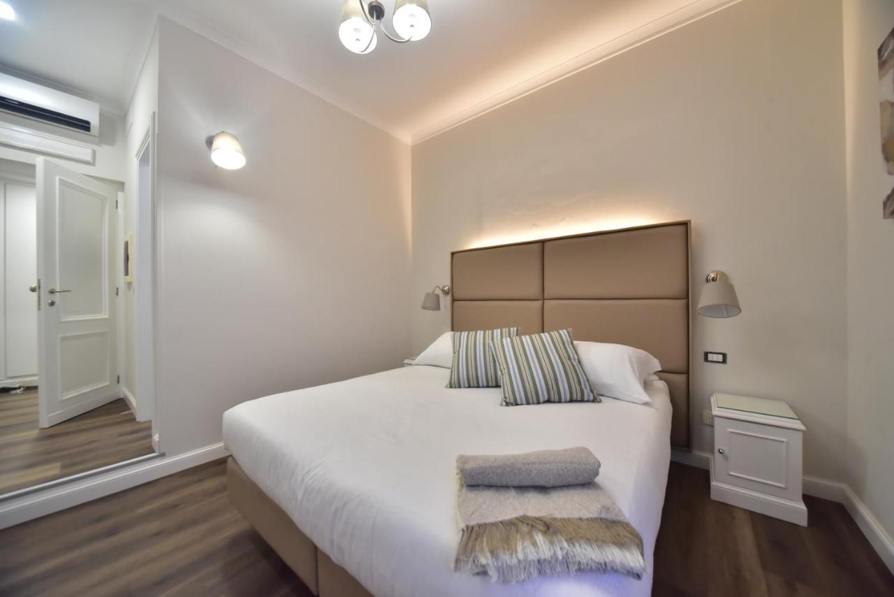 Sacconi Palace Suite Roma Bagian luar foto