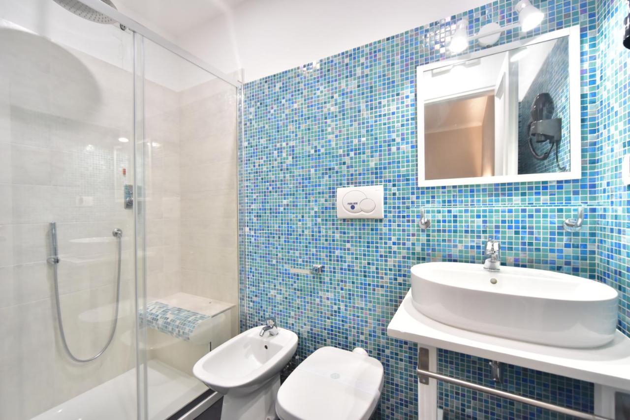Sacconi Palace Suite Roma Bagian luar foto