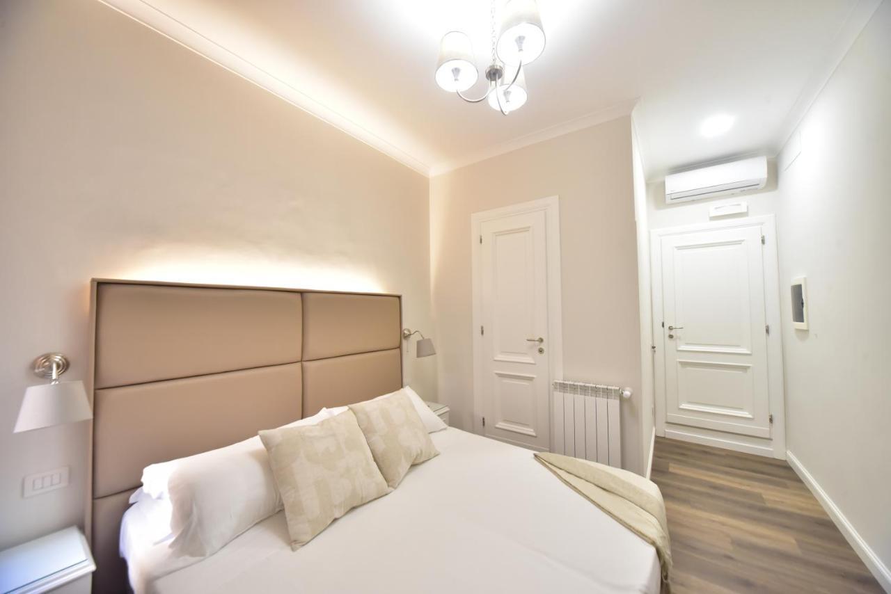 Sacconi Palace Suite Roma Bagian luar foto