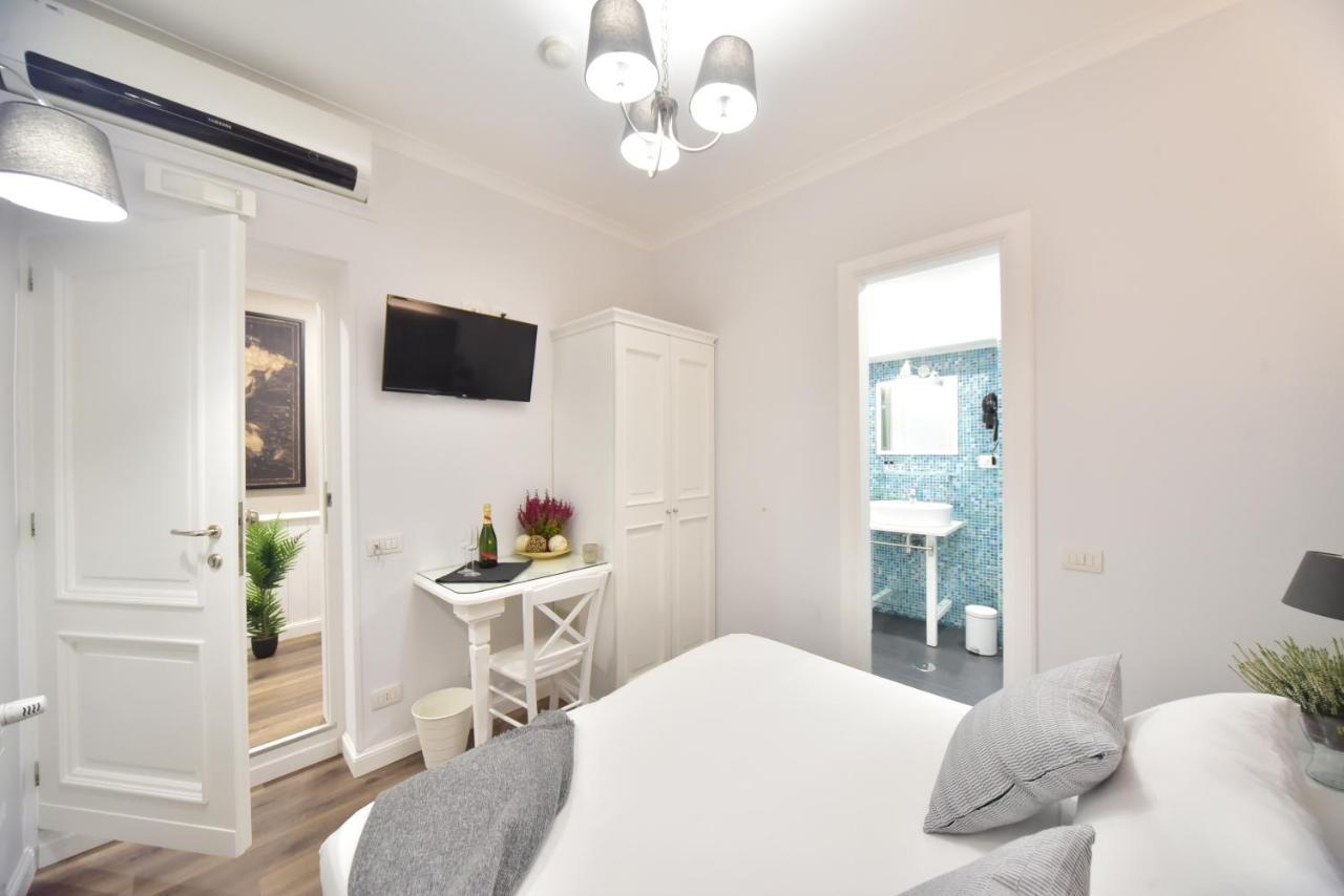 Sacconi Palace Suite Roma Bagian luar foto