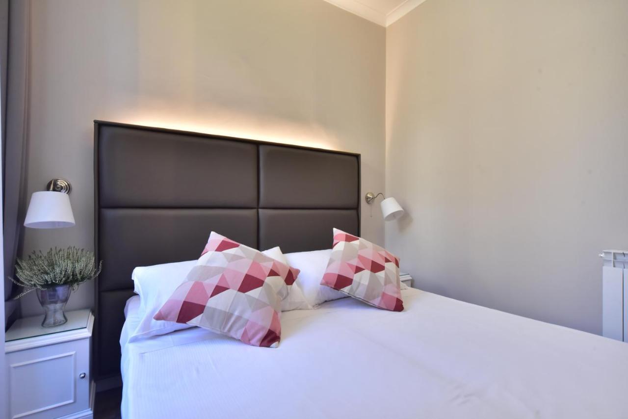 Sacconi Palace Suite Roma Bagian luar foto