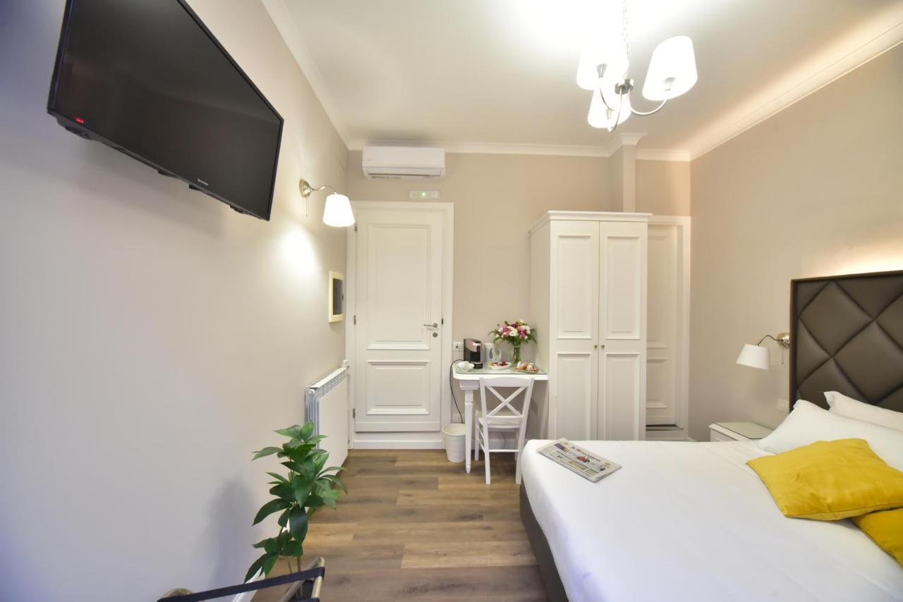 Sacconi Palace Suite Roma Bagian luar foto